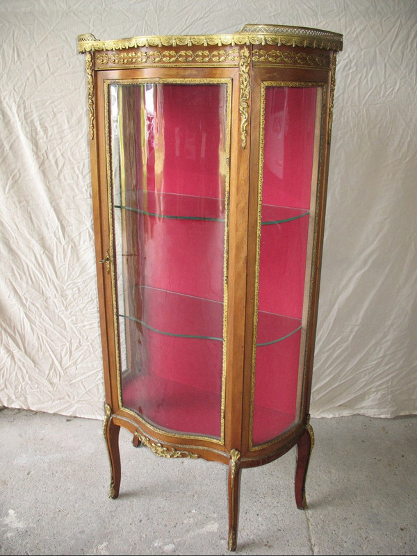 Curved display case in the Louis XVI style, 19th century