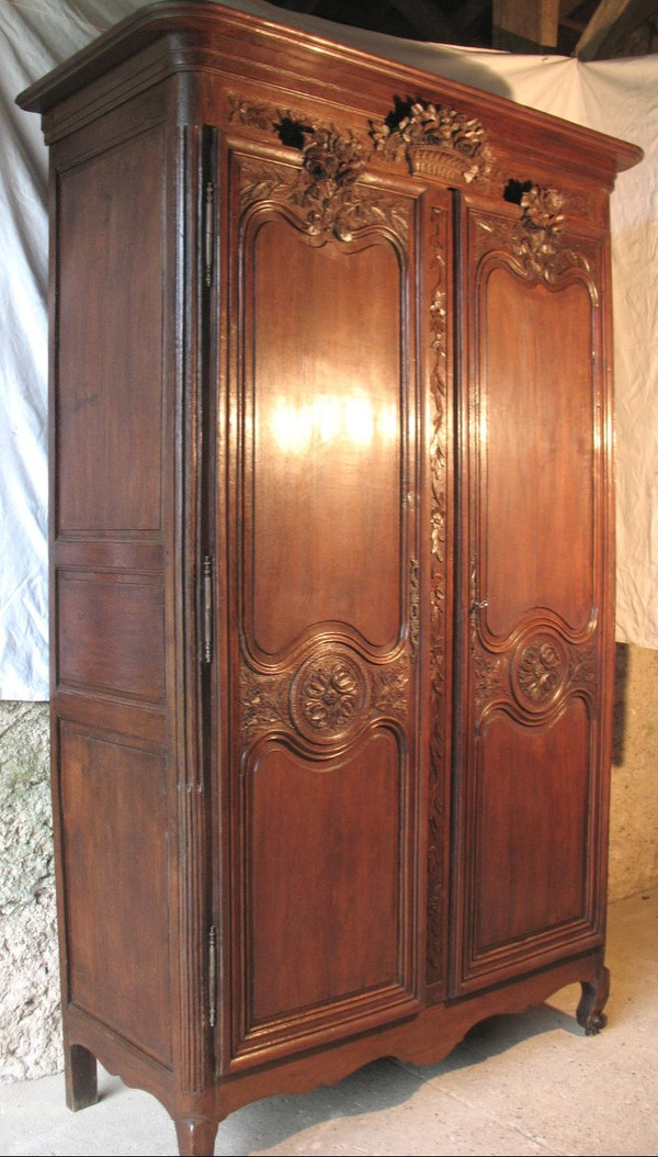 Armoire de mariage  sculptée en chêne époque 19ème Origine Normandie