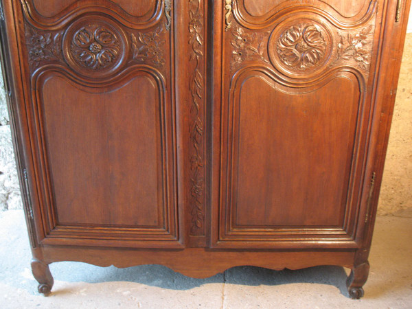 Armoire de mariage  sculptée en chêne époque 19ème Origine Normandie