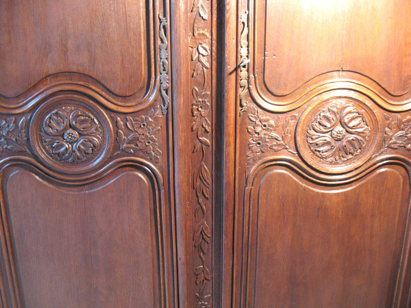 Armoire de mariage  sculptée en chêne époque 19ème Origine Normandie