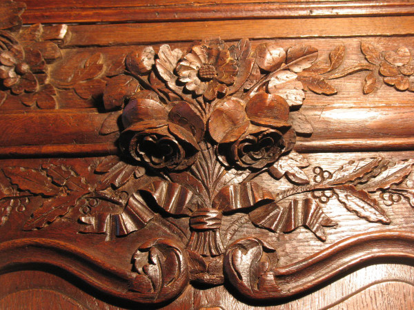 Armoire de mariage  sculptée en chêne époque 19ème Origine Normandie