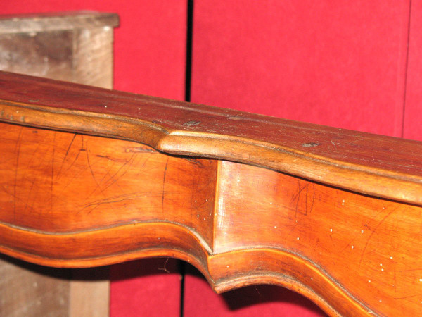 Walnut mantel with crossbow front and molded sides from the Regency period Origin Périgord 18th century