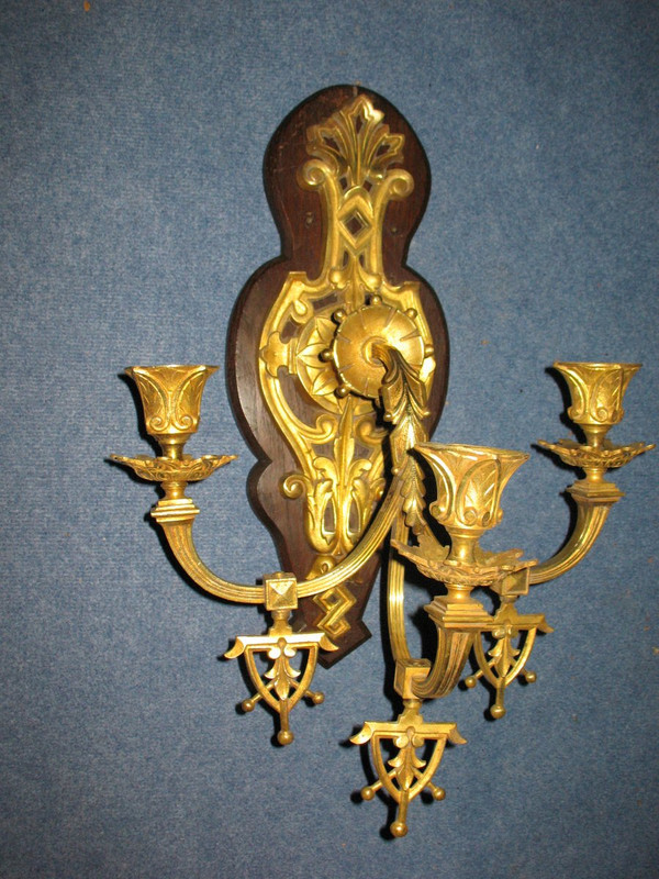 Grande applique en bronze de style gothique époque 19ème à 3 bras de lumière