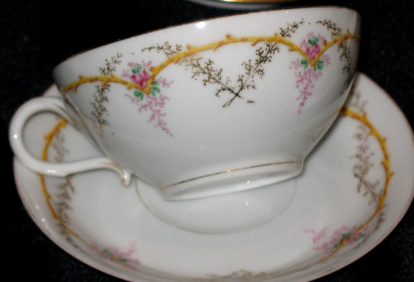 Tea service in Limoges porcelain J. Pouyat