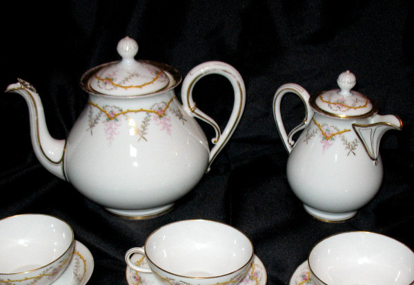 Tea service in Limoges porcelain J. Pouyat