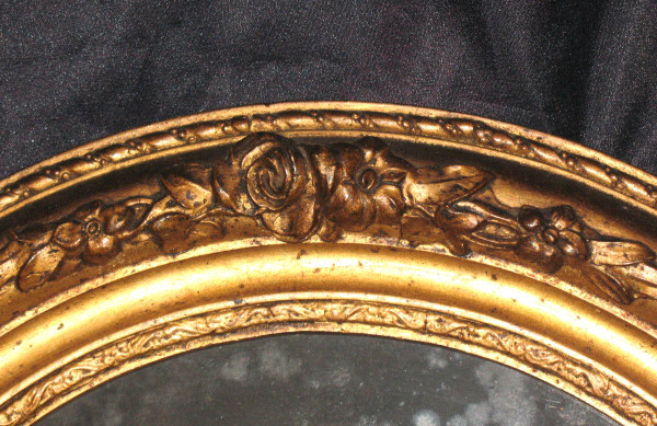 Pair of Restauration-style carved frames in wood and gilded staff, 19th century