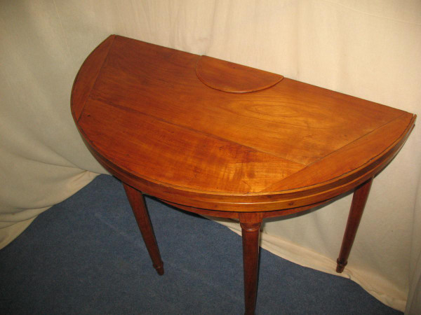 Louis XVI 18th century game table in solid cherry wood