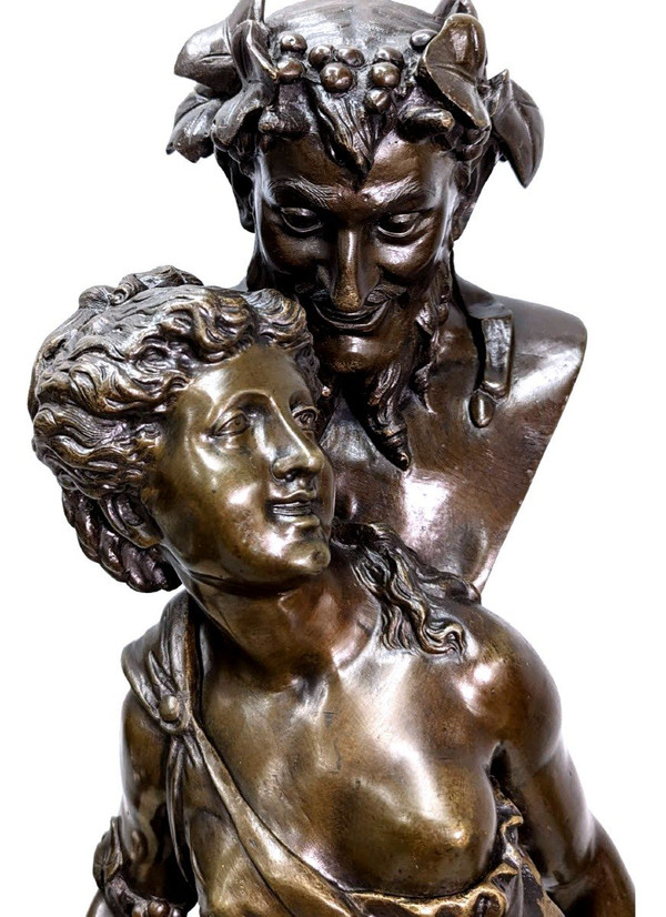 Gruppo in bronzo di giovane ragazza e satiro di Clodion (1738-1814) Scultura in bronzo con patina marrone