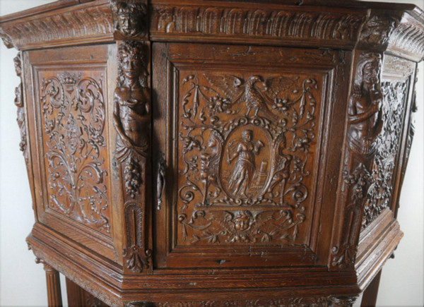 Dressoir En Chêne Sculpté De Style Renaissance