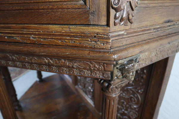 Dressoir En Chêne Sculpté De Style Renaissance