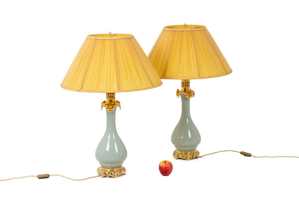 Paire De Lampes En Porcelaine Céladon Et Bronze, Circa 1880, LS4600722