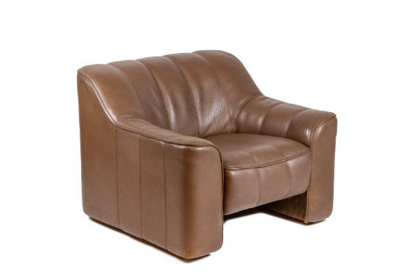 Leather armchair and ottoman, 1970s, LS48011051