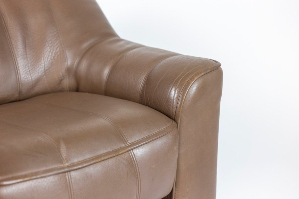 Leather armchair and ottoman, 1970s, LS48011051