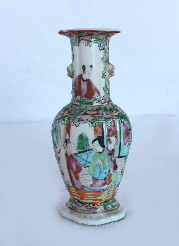 Paire de Petits Vases Balustre en Porcelaine de Canton - XIXe