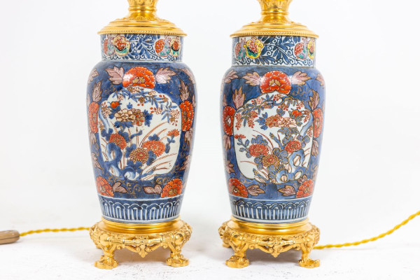 Coppia di lampade Imari in porcellana e bronzo dorato, 1880 circa, Ls4547631