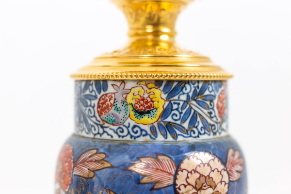 Coppia di lampade Imari in porcellana e bronzo dorato, 1880 circa, Ls4547631