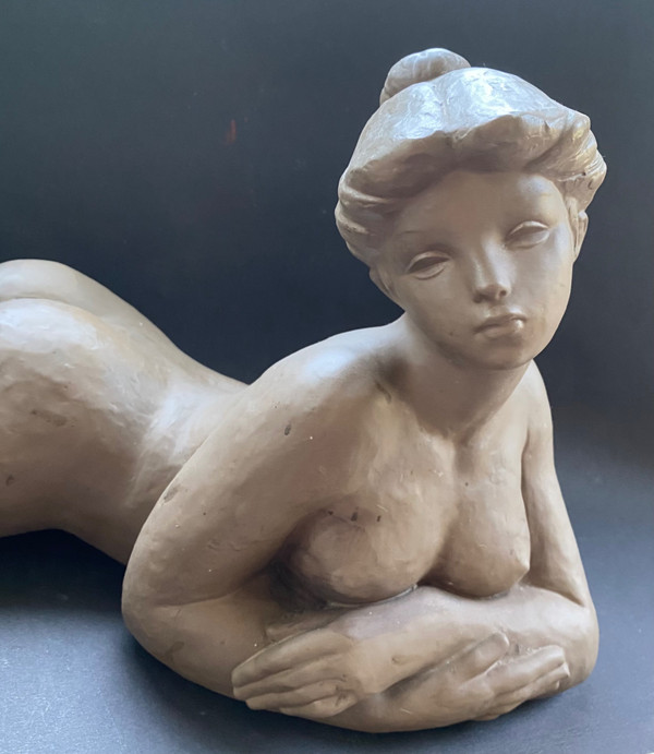 Nu féminin. Sculpture en grès. Manufacture Lladro. Nao. Milieu XXème.