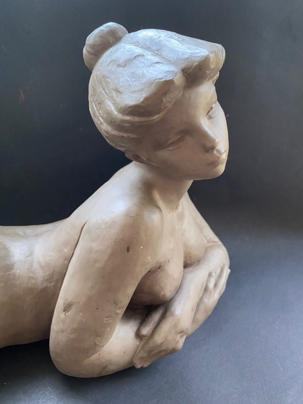 Nu féminin. Sculpture en grès. Manufacture Lladro. Nao. Milieu XXème.