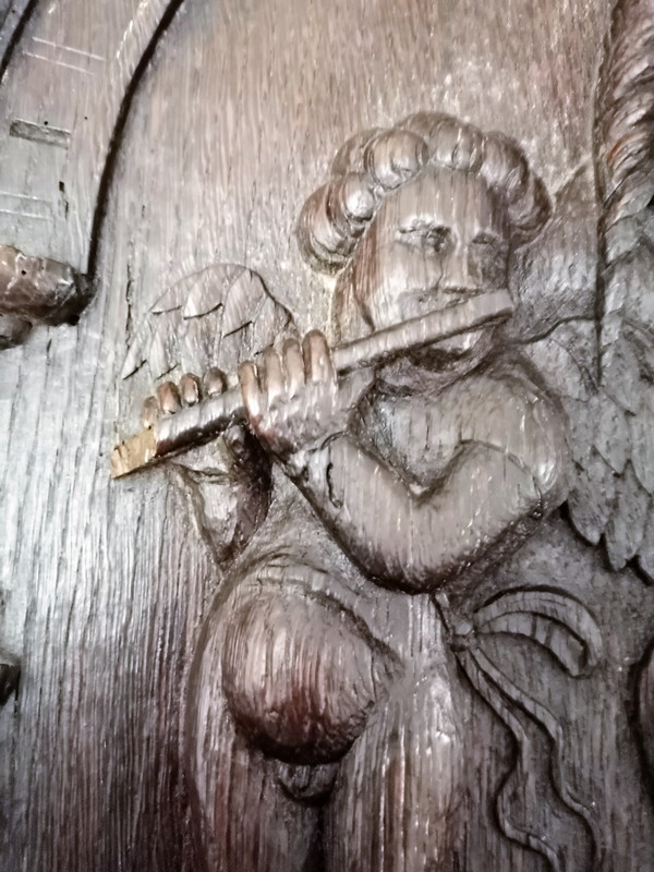 17th century oak panel carved with a Virgin between two Musician Angels, height 48 x width 41 cm