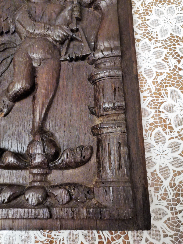 17th century oak panel carved with a Virgin between two Musician Angels, height 48 x width 41 cm