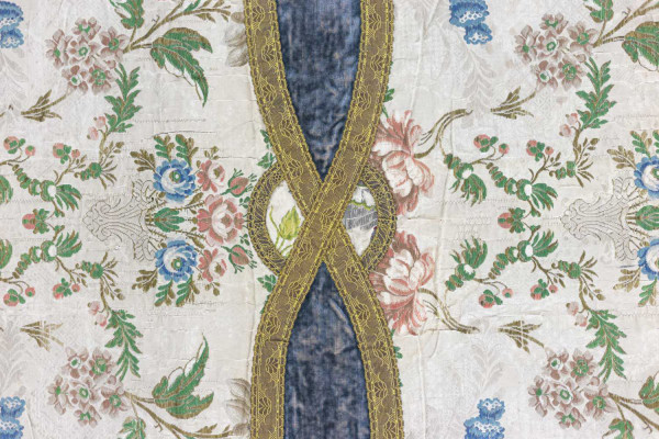 Embroidered Silk Table Runner, 19th Century - Op297301