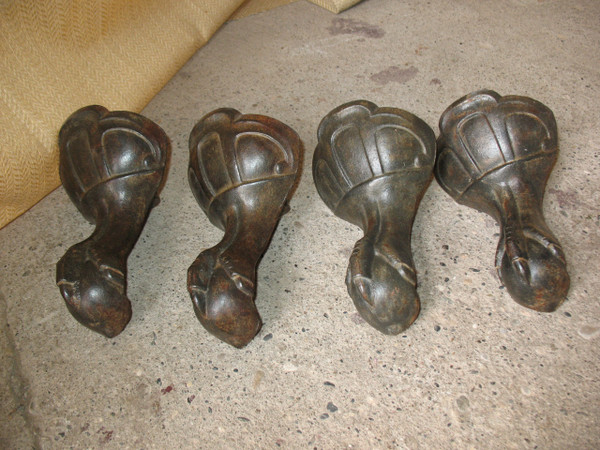 Set mit 4 Badewannenclogs aus Gusseisen, 19. Jahrhundert, perfekter Zustand