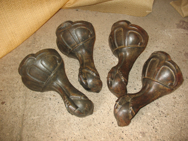 Set mit 4 Badewannenclogs aus Gusseisen, 19. Jahrhundert, perfekter Zustand