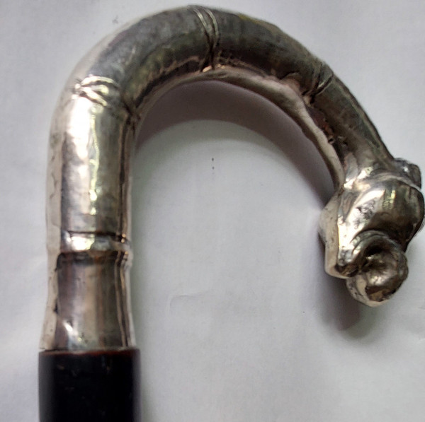 Walking stick with silver knob in the shape of a panther head, early 20th century, 90 cm long