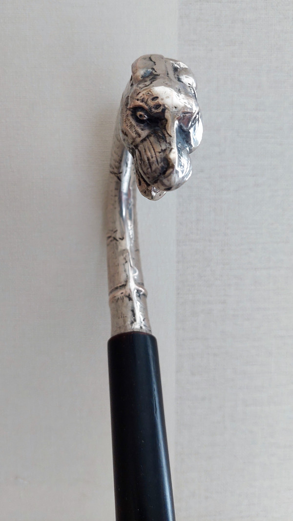 Walking stick with silver knob in the shape of a panther head, early 20th century, 90 cm long