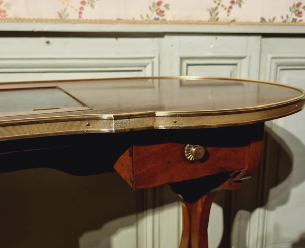 Table liseuse dans le goût du XVIIIème siècle attribué à la maison Mailfert.