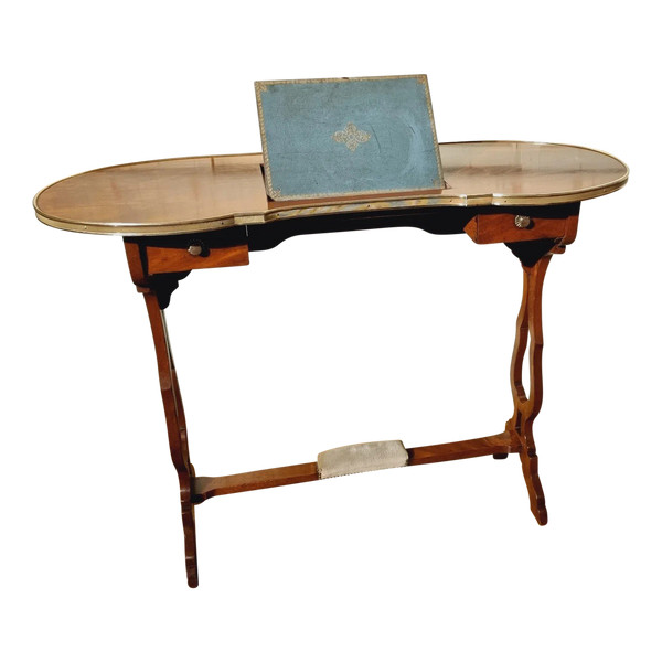 Table liseuse dans le goût du XVIIIème siècle attribué à la maison Mailfert.