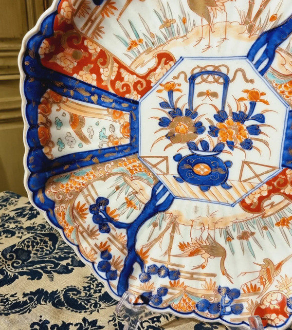 Large dish with cut sides imari XIX th.