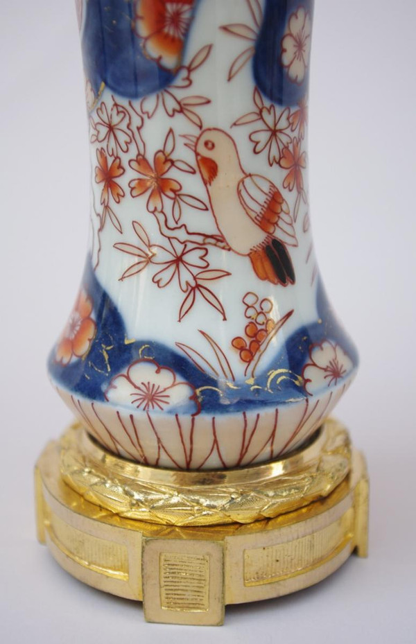 Paire De Petits Vases Cornets En Porcelaine Imari, Circa 1880 - LS2535351