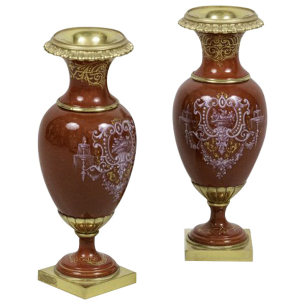 Pair of small red porcelain and gilt bronze vases, circa 1900 - LS2480331