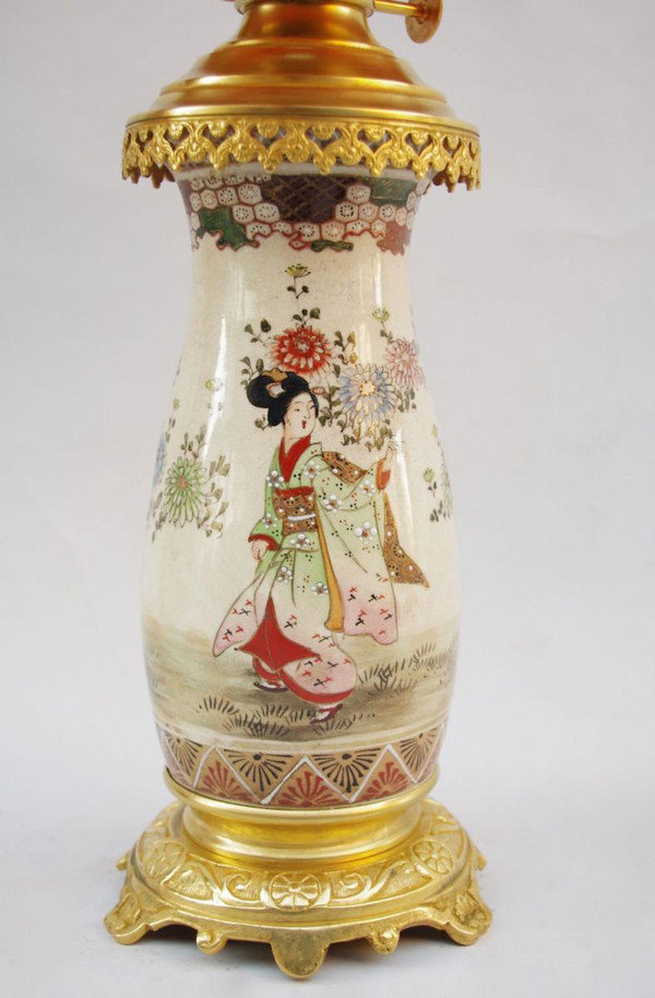 Paar Satsuma-Lampen aus feinem Steingut, Dekor von Geishas, um 1880 – LS2244921