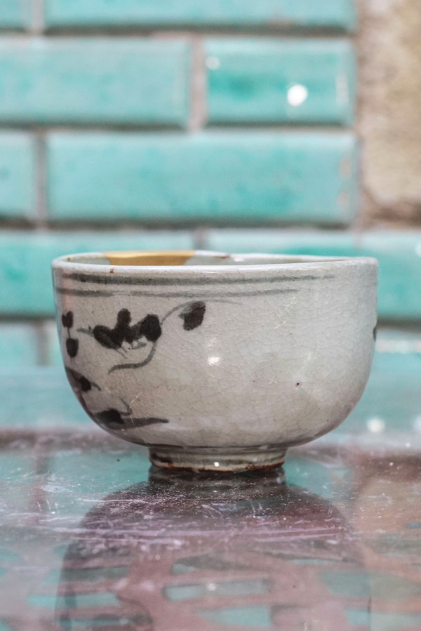 Tea Ceremony Bowl - Japan - Chawan - 17th Century - Kintsugi (Gold Repair)