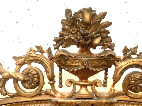 Louis XVI Style Mirror In Wood And Golden Stucco XIX Century