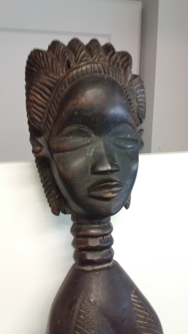 Wakémia ceremonial spoon decorated with a Liberian woman's head