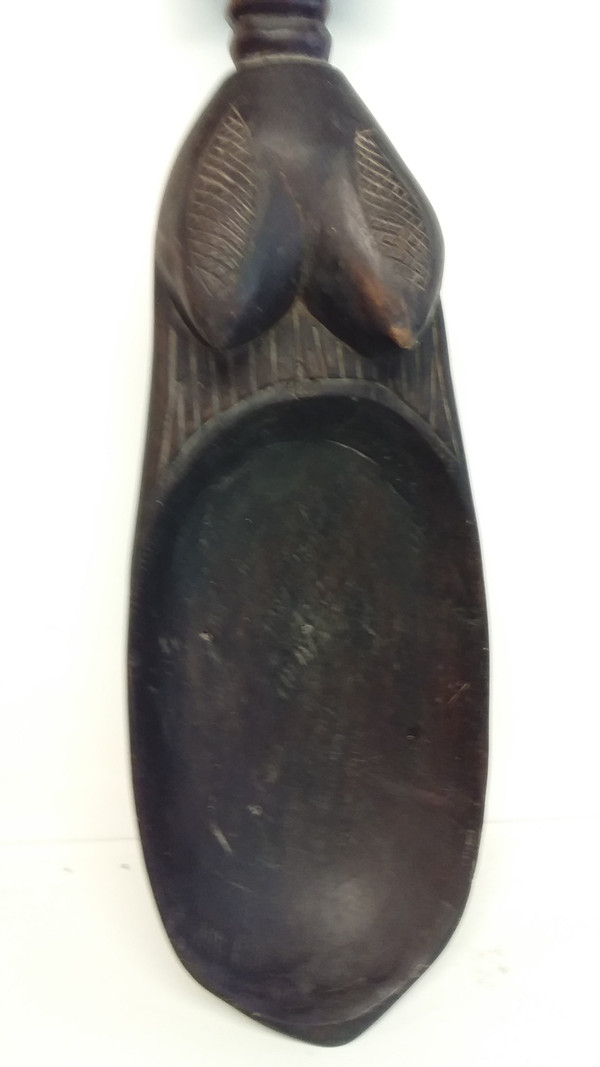 Wakémia ceremonial spoon decorated with a Liberian woman's head