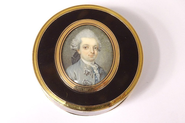 Box Round Tortoiseshell Solid Gold Miniatures Portrait Gentlemen Aristocrats 18th century