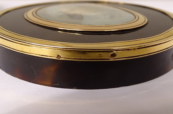 Box Round Tortoiseshell Solid Gold Miniatures Portrait Gentlemen Aristocrats 18th century