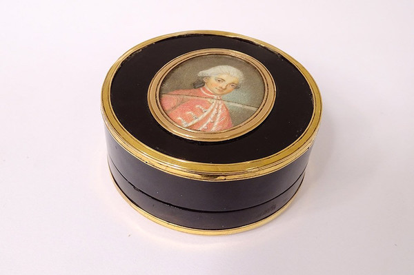 Box Round Tortoiseshell Solid Gold Miniatures Portrait Gentlemen Aristocrats 18th century