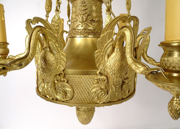 Lampadario impero a 6 luci in bronzo dorato Renommée Victoire Ailée Cygnes XIX secolo