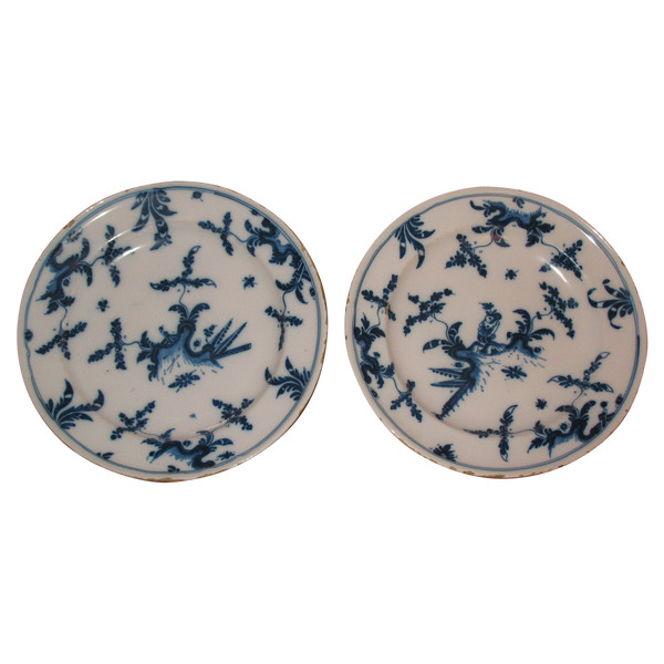 Pair of earthenware plates from Marseille, 18th century Chinese decor in shades of blue