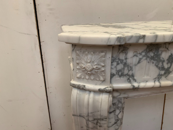 Louis XVI Style Fireplace In Veined White Carrara Marble XIX Century