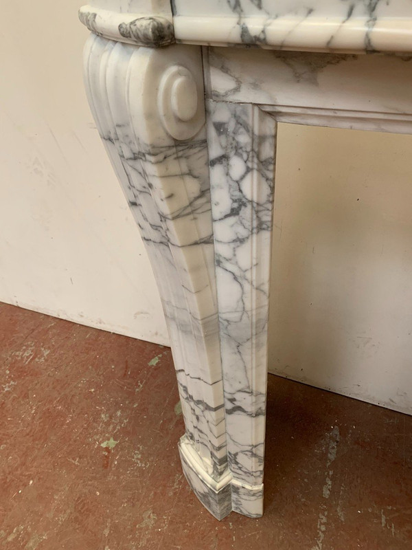 Louis XVI Style Fireplace In Veined White Carrara Marble XIX Century