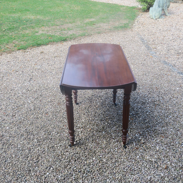 Round mahogany table with extension leaf