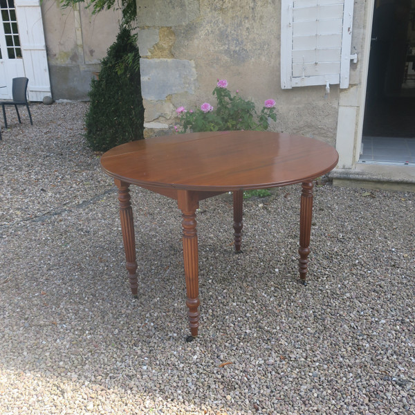 Round mahogany table with extension leaf