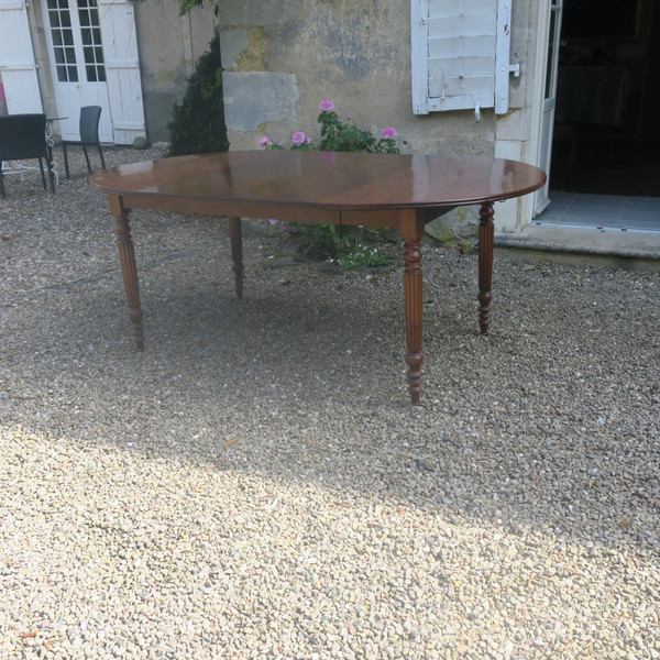 Round mahogany table with extension leaf