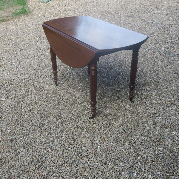 Round mahogany table with extension leaf